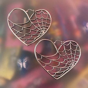 SOUVENIR JEWELRY SPIDER WEB HEART HOOPS